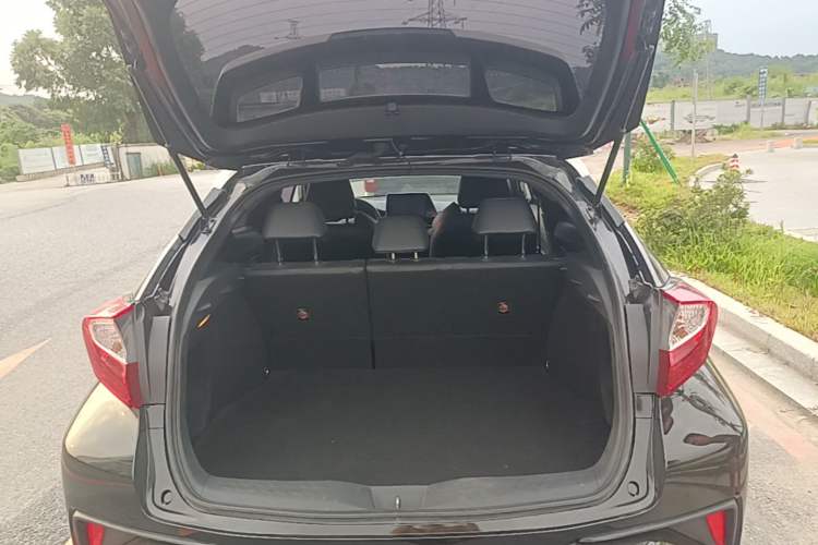 Used Toyota IZOA 2018 2.0L Yichi Version China VI Standard Trunk