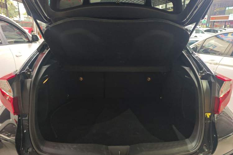 Used Toyota IZOA 2018 2.0L Yichi Version China VI Standard Trunk