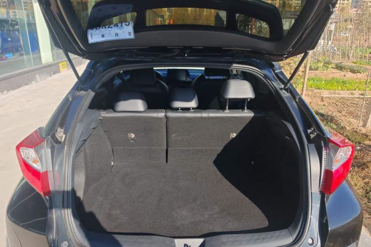 Used Toyota IZOA 2018 2.0L Yichi Version China VI Standard Trunk