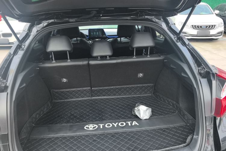 Used Toyota IZOA 2018 2.0L Yichi Version China VI Standard Trunk