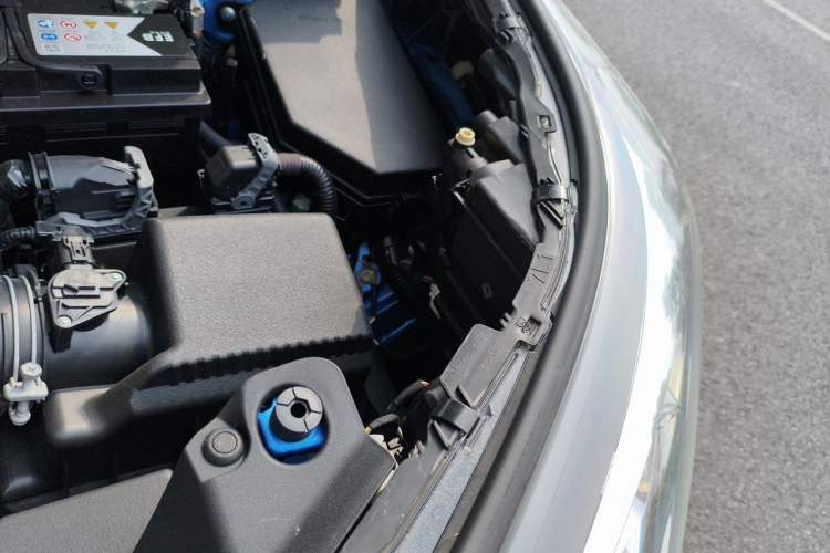 Used Toyota IZOA 2018 2.0L Yichi Version China VI Standard Engine Bay Left