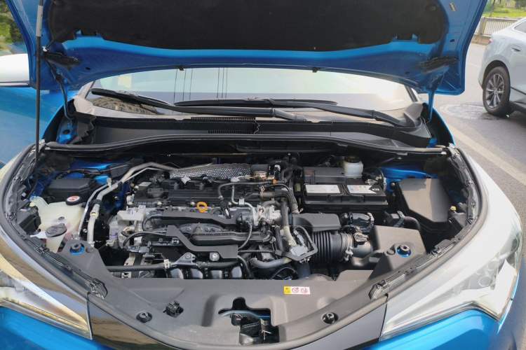 Used Toyota IZOA 2018 2.0L Yichi Version China VI Standard Engine Bay