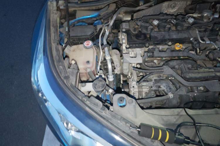 Used Toyota IZOA 2018 2.0L Yichi Version China VI Standard Engine Bay Right