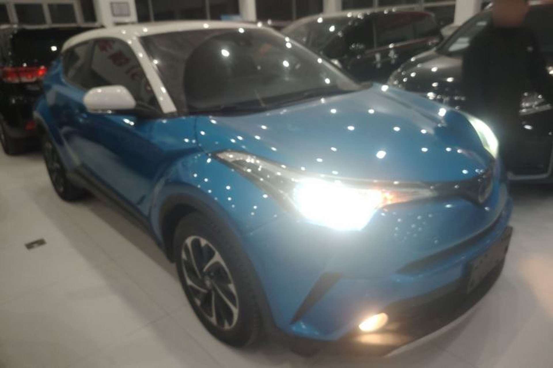 Used Toyota IZOA 2018 2.0L Yichi Edition China V Standard Front Right 45 Deg