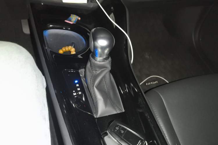 Used Toyota IZOA 2018 2.0L Yichi Edition China V Standard Gear Lever