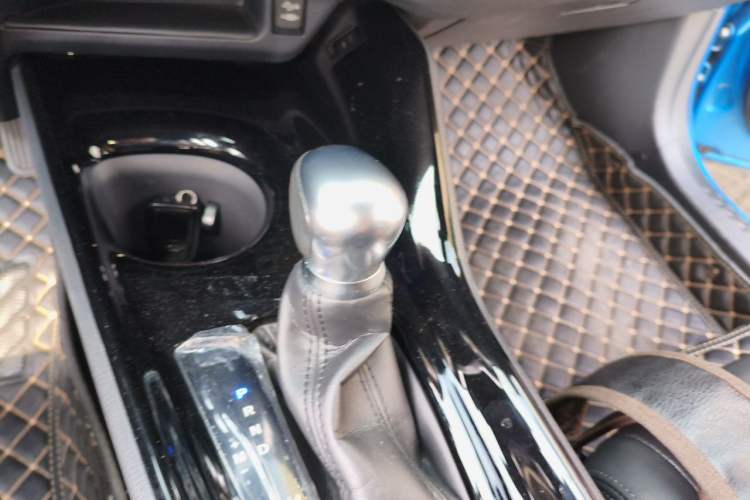 Used Toyota IZOA 2018 2.0L Yichi Version China VI Standard Gear Lever