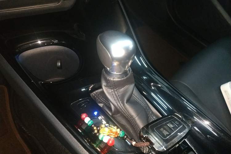 Used Toyota IZOA 2018 2.0L Yichi Edition China V Standard Gear Lever