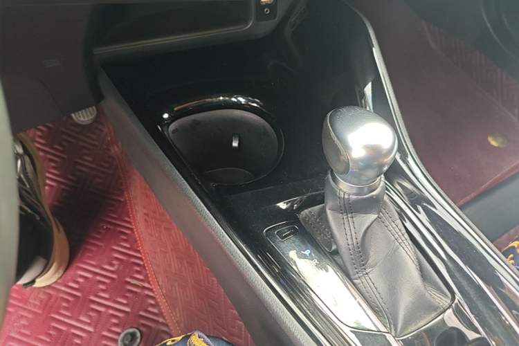 Used Toyota IZOA 2018 2.0L Yichi Edition China V Standard Gear Lever