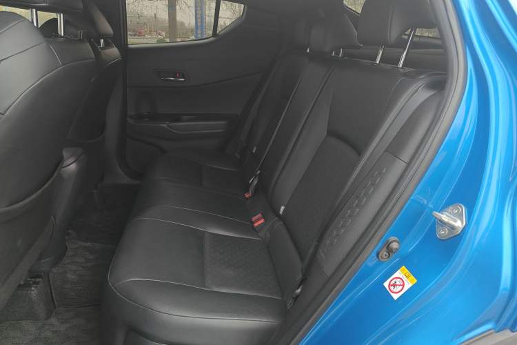 Used Toyota IZOA 2018 2.0L Yichi Version China VI Standard Interior 1