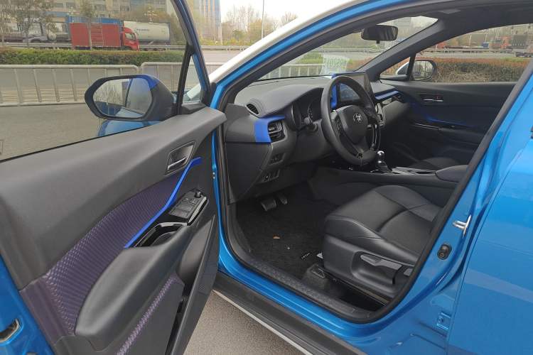 Used Toyota IZOA 2018 2.0L Yichi Version China VI Standard Interior 2