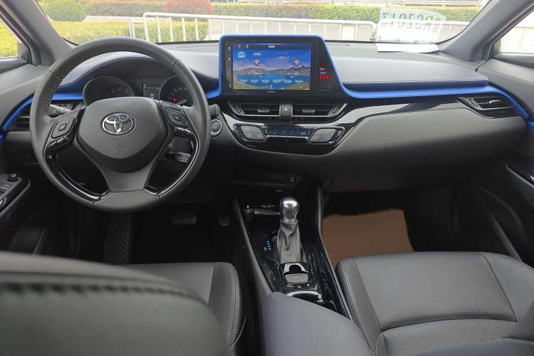 Used Toyota IZOA 2018 2.0L Yichi Version China VI Standard Interior 3