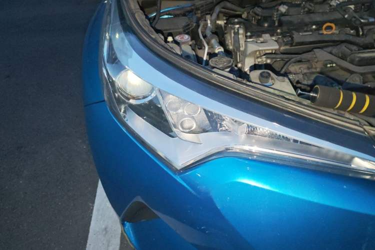 Used Toyota IZOA 2018 2.0L Yichi Version China VI Standard Right Front Headlight