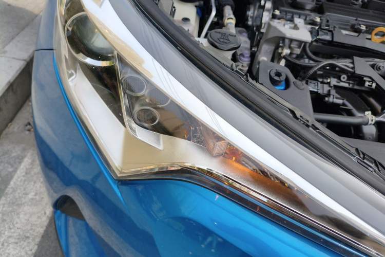 Used Toyota IZOA 2018 2.0L Yichi Version China VI Standard Right Front Headlight