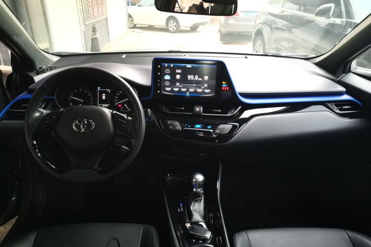 Used Toyota IZOA 2018 2.0L Yichi Version China VI Standard Center Console