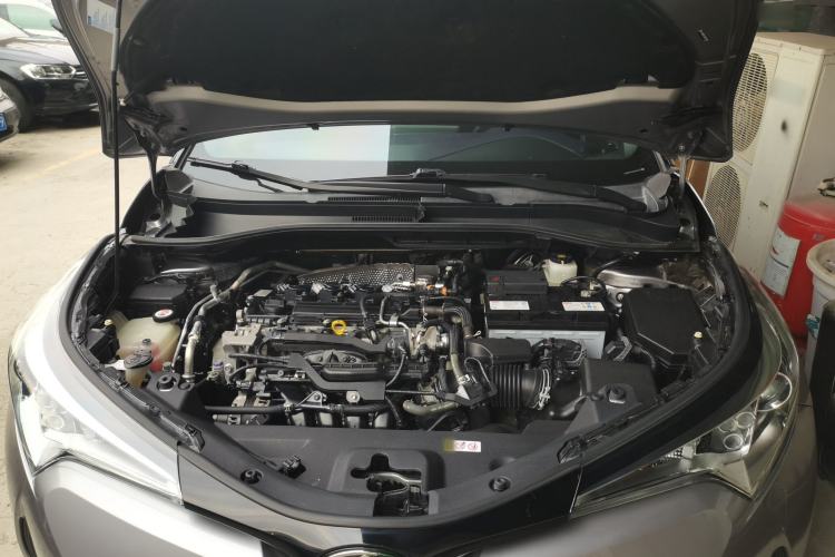 Used Toyota IZOA 2018 2.0L Yichi Version China VI Standard Engine Bay