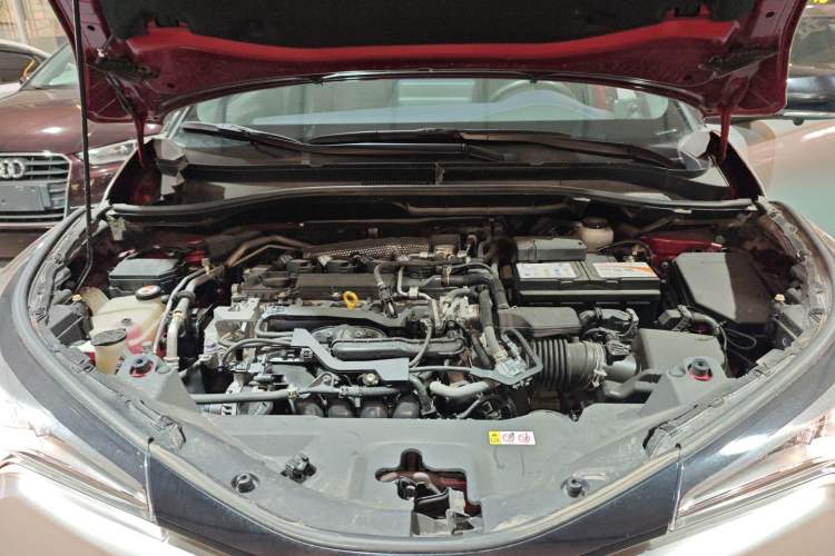 Used Toyota IZOA 2018 2.0L Yichi Version China VI Standard Engine Bay