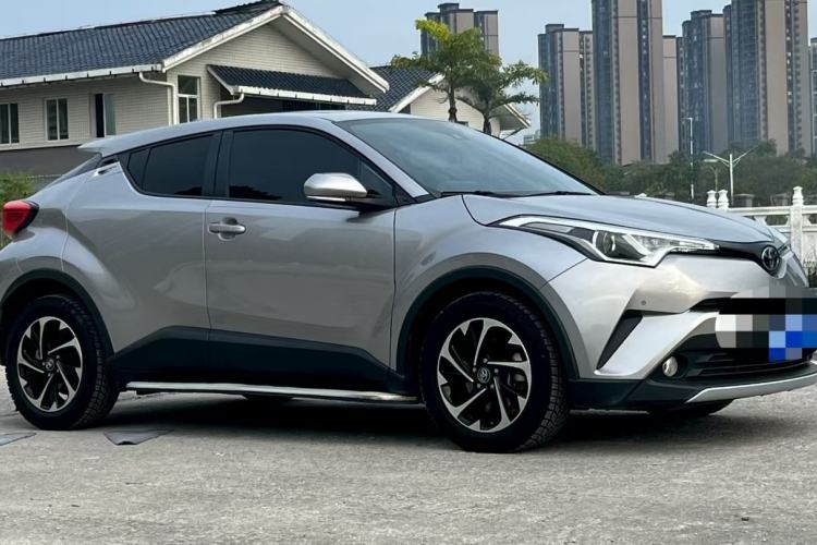 Used Toyota IZOA 2018 2.0L Yichi Version China VI Standard Front Right 45 Deg