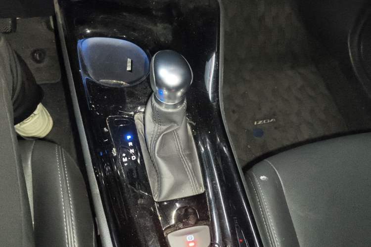 Used Toyota IZOA 2018 2.0L Yichi Edition China V Standard Gear Lever