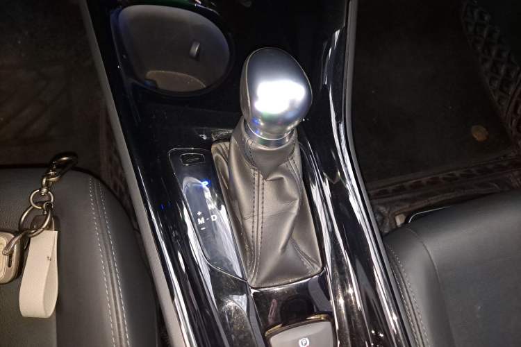 Used Toyota IZOA 2018 2.0L Yichi Version China VI Standard Gear Lever