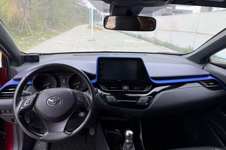 Used Toyota IZOA 2018 2.0L Yichi Version China VI Standard Interior 3