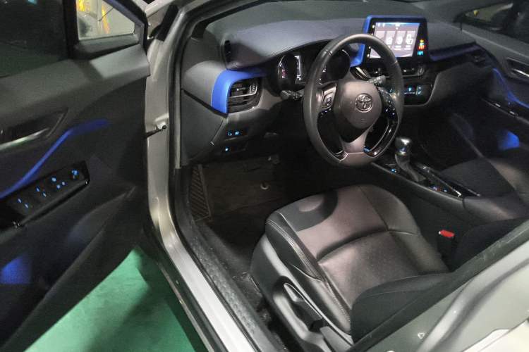 Used Toyota IZOA 2018 2.0L Yichi Edition China V Standard Interior 3