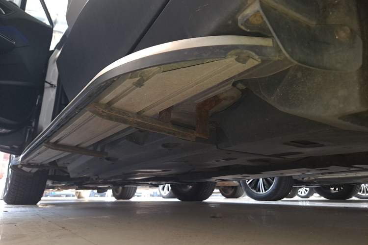 Used Toyota IZOA 2018 2.0L Yichi Version China VI Standard Left Side Sill