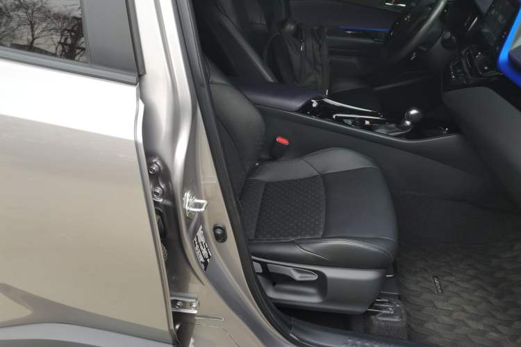 Used Toyota IZOA 2018 2.0L Yichi Version China VI Standard Right Front Seat
