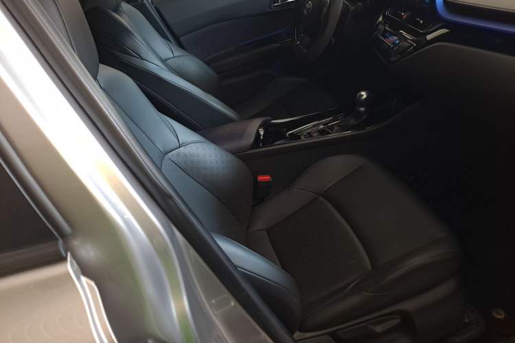 Used Toyota IZOA 2018 2.0L Yichi Version China VI Standard Right Front Seat