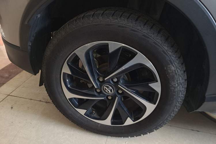Used Toyota IZOA 2018 2.0L Yichi Version China VI Standard Right Rear Wheel Hub