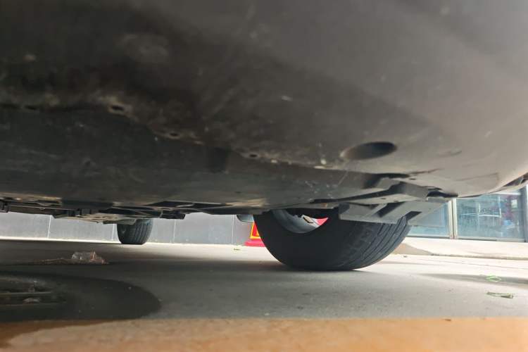 Used Toyota IZOA 2018 2.0L Yichi Version China VI Standard Chassis Front Left