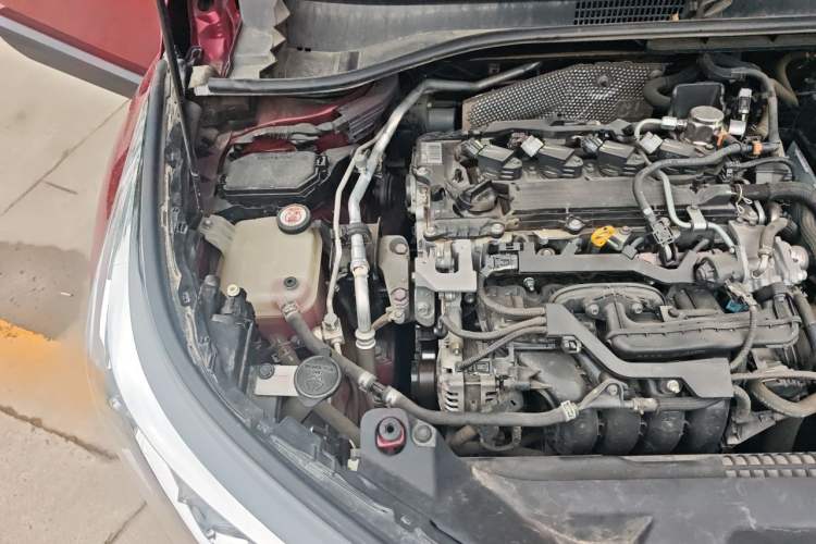 Used Toyota IZOA 2018 2.0L Yichi Version China VI Standard Engine Bay Right