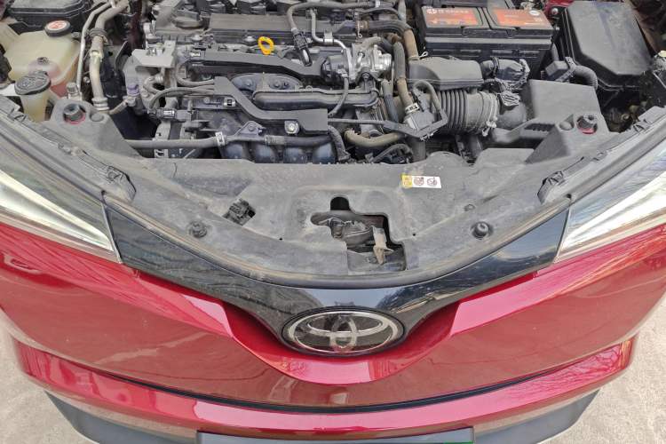 Used Toyota IZOA 2018 2.0L Yichi Version China VI Standard Engine Bay