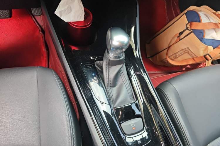 Used Toyota IZOA 2018 2.0L Yichi Edition China V Standard Gear Lever