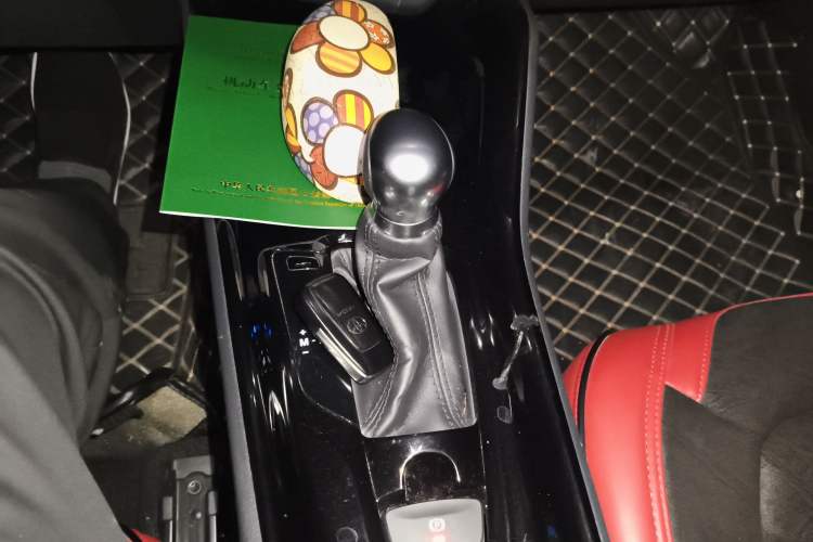 Used Toyota IZOA 2018 2.0L Yichi Edition China V Standard Gear Lever