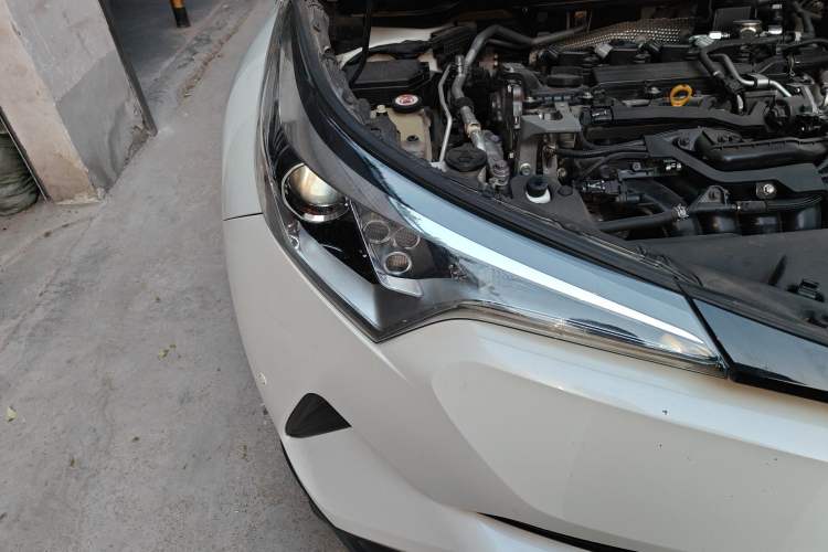 Used Toyota IZOA 2018 2.0L Yichi Edition China V Standard Right Front Headlight