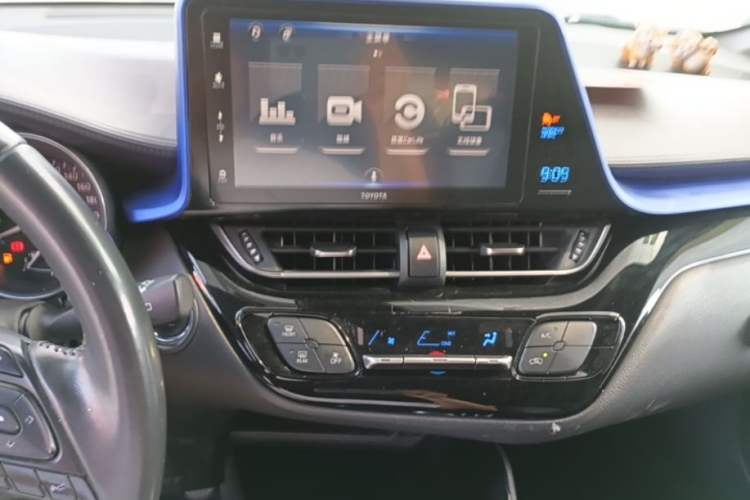 Used Toyota IZOA 2018 2.0L Yichi Version China VI Standard Audio And AC Panel