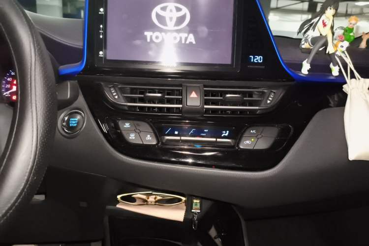 Used Toyota IZOA 2018 2.0L Yichi Edition China V Standard Audio And AC Panel