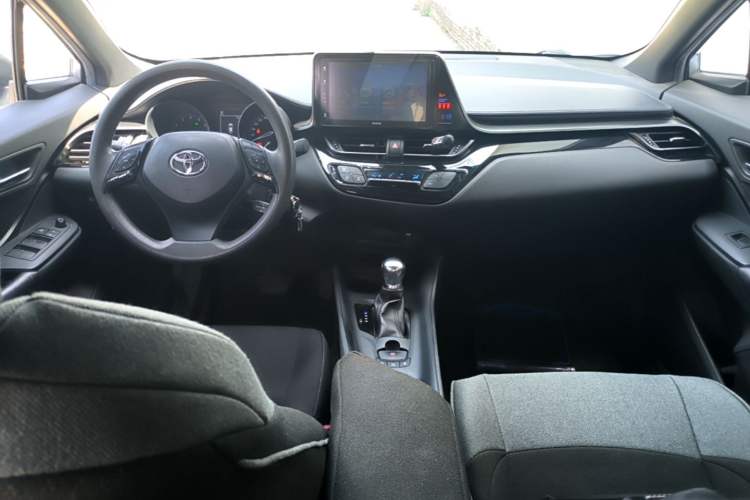 Used Toyota IZOA 2018 2.0L Yidong Version China V Standard Center Console