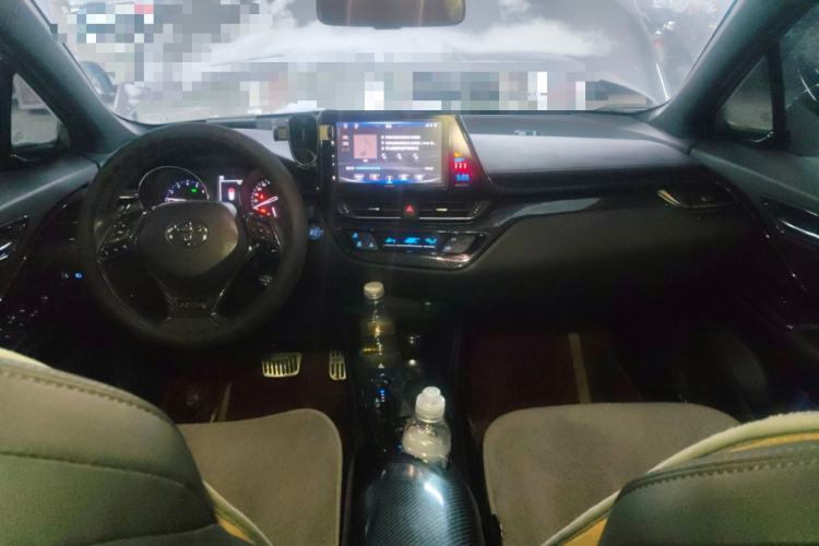 Used Toyota IZOA 2018 2.0L Yichi Version China VI Standard Center Console