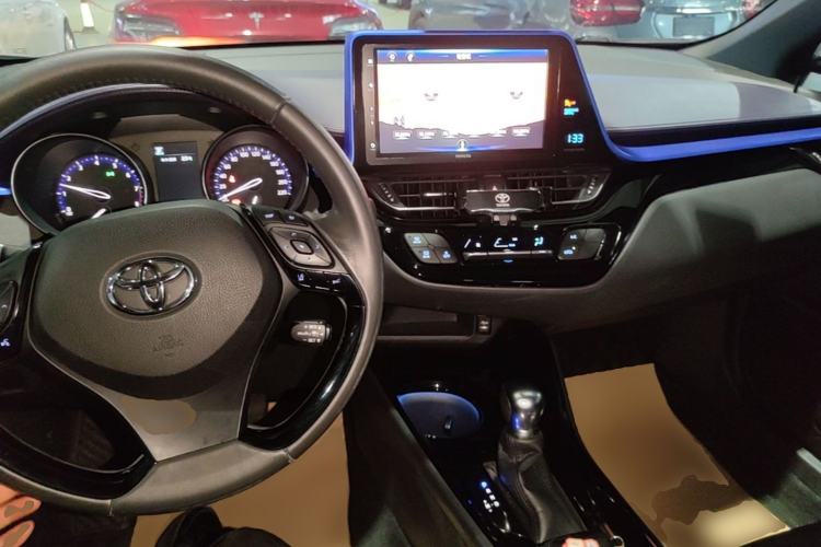 Used Toyota IZOA 2018 2.0L Yichi Version China VI Standard Center Console