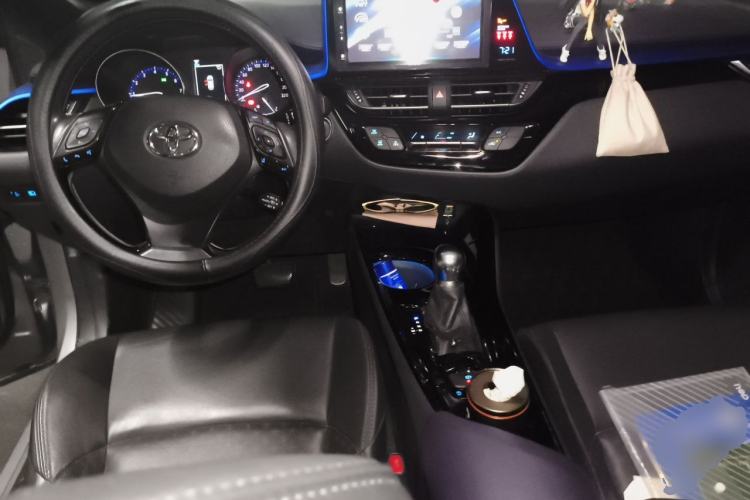 Used Toyota IZOA 2018 2.0L Yichi Edition China V Standard Center Console