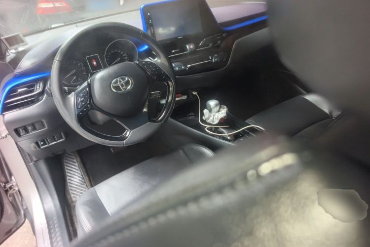 Used Toyota IZOA 2018 2.0L Yichi Version China VI Standard Center Console
