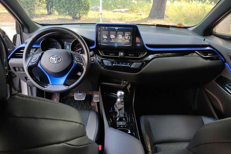 Used Toyota IZOA 2018 2.0L Yichi Edition China V Standard Center Console