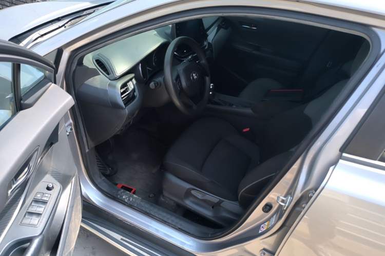 Used Toyota IZOA 2018 2.0L Yidong Version China V Standard Driver Seat