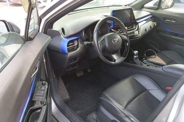Used Toyota IZOA 2018 2.0L Yichi Version China VI Standard Driver Seat