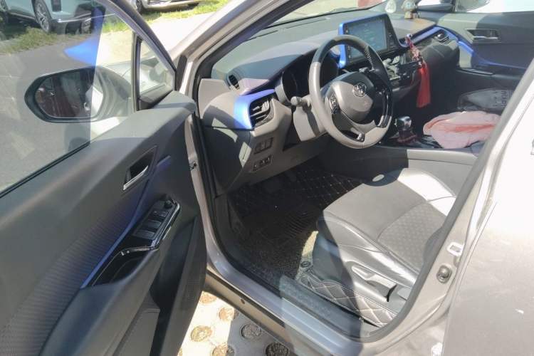 Used Toyota IZOA 2018 2.0L Yichi Version China VI Standard Driver Seat