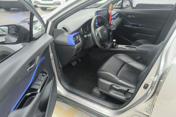 Used Toyota IZOA 2018 2.0L Yichi Version China VI Standard Driver Seat