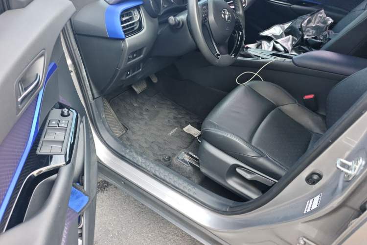 Used Toyota IZOA 2018 2.0L Yichi Version China VI Standard Driver Seat