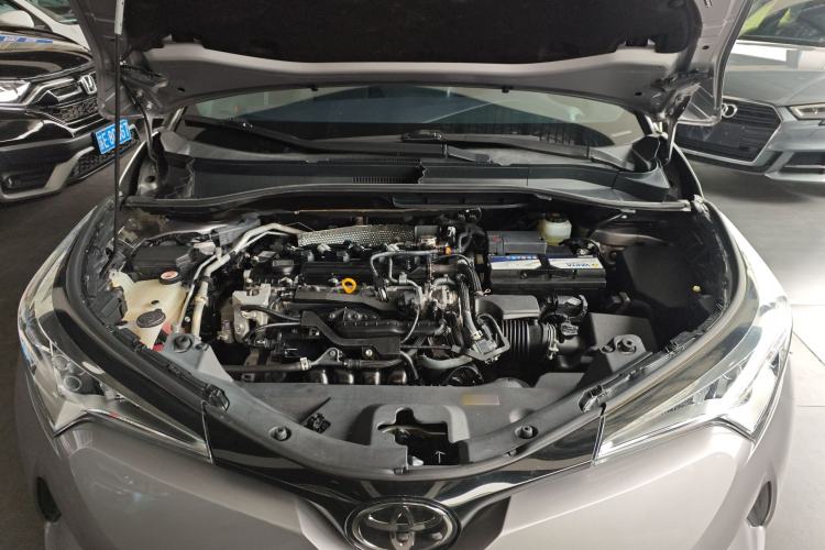 Used Toyota IZOA 2018 2.0L Yichi Version China VI Standard Engine Bay