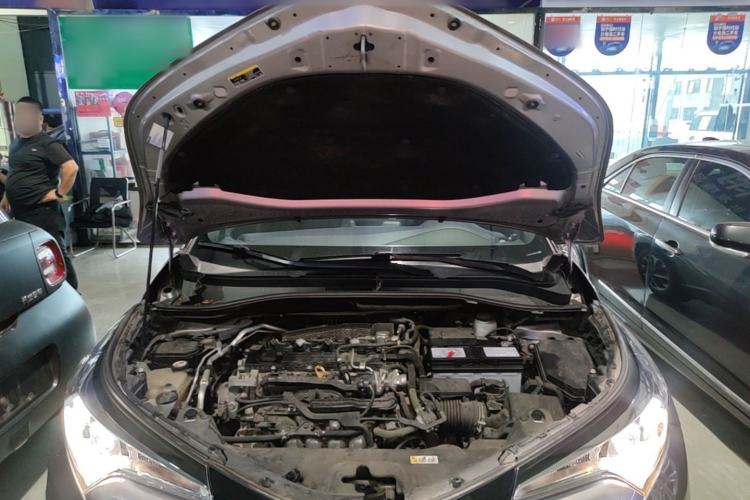 Used Toyota IZOA 2018 2.0L Yichi Version China VI Standard Engine Bay